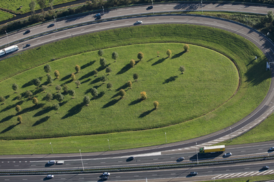 909093 Luchtfoto van de aansluiting van de N230 (Einthovendreef) op de A27 te Utrecht, uit het westen.
